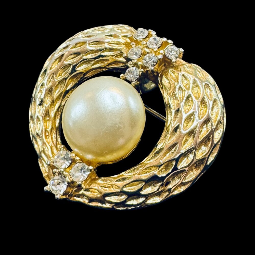 Vintage Gold Tone Brooch Clear Rhinestones Faux White Pearl Centre